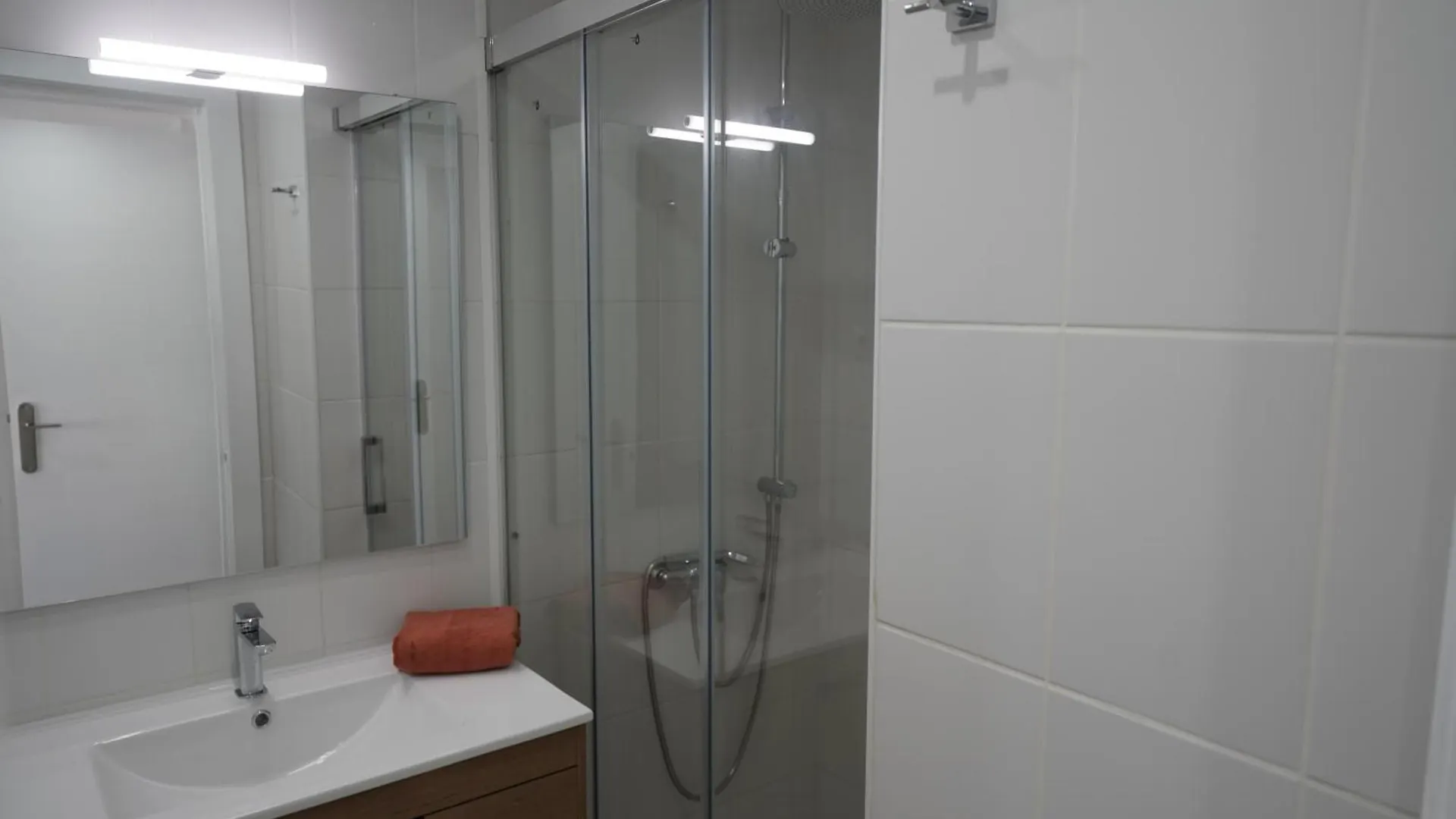 Apartamento Frente Al Mar Con Una Amplia Terraza Y Vistas A La Bahia Apartment Roses Spain