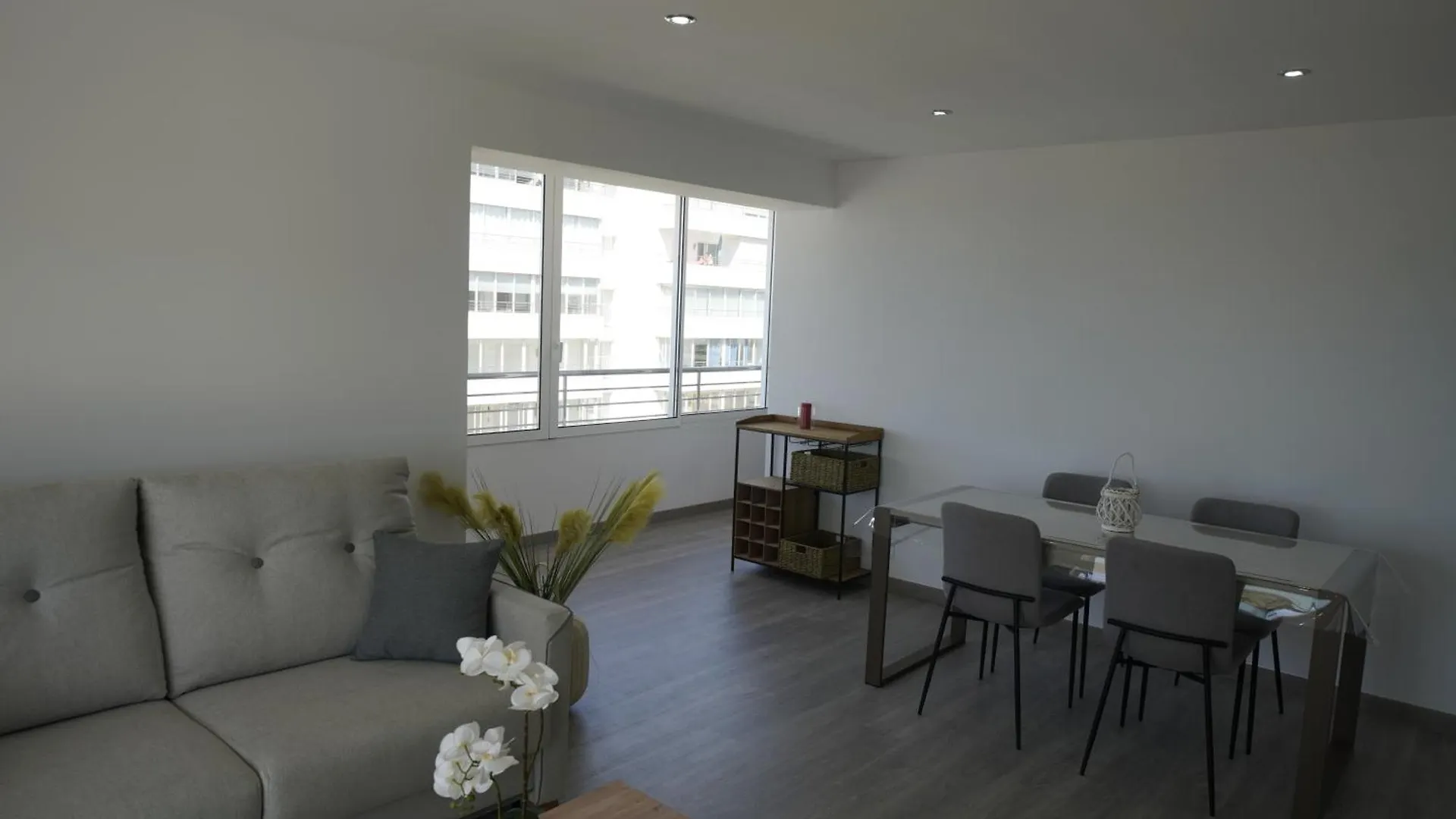 Apartamento Frente Al Mar Con Una Amplia Terraza Y Vistas A La Bahia Apartment Roses Spain