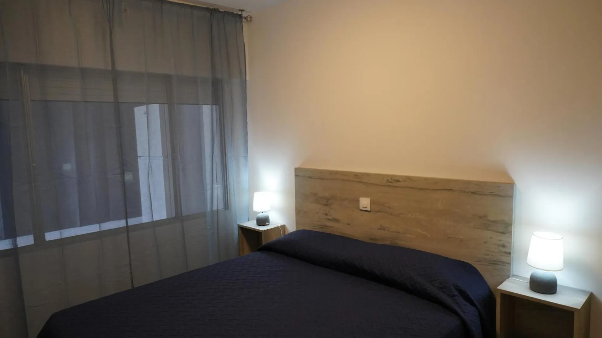 Apartamento Frente Al Mar Con Una Amplia Terraza Y Vistas A La Bahia Apartment Roses 0*,  Spain