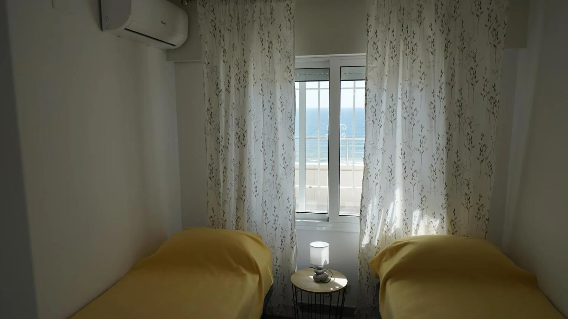 Apartamento Frente Al Mar Con Una Amplia Terraza Y Vistas A La Bahia Apartment Roses