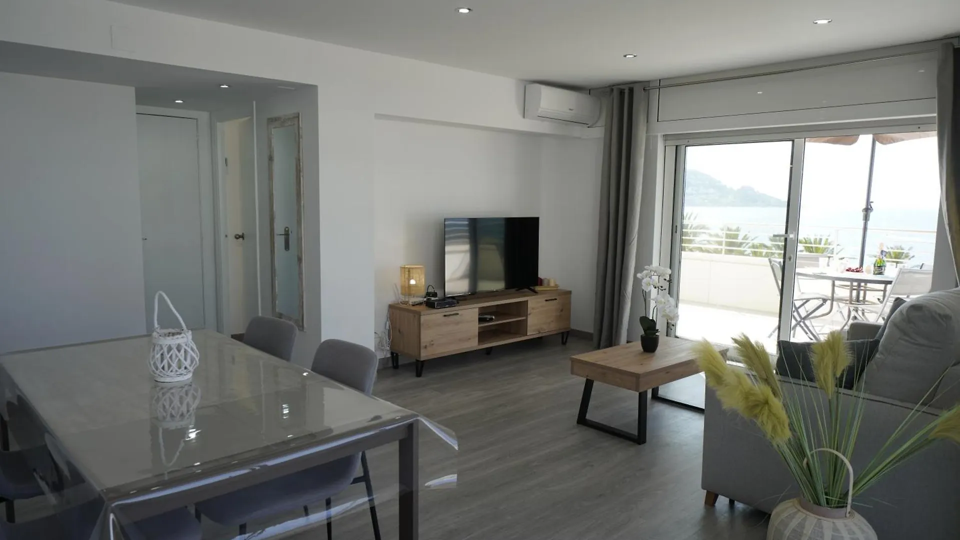 Apartamento Frente Al Mar Con Una Amplia Terraza Y Vistas A La Bahia Apartment Roses