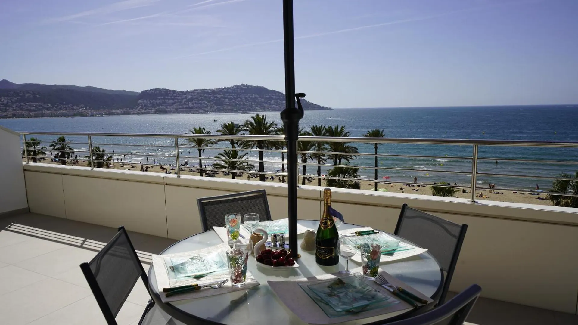 Apartamento Frente Al Mar Con Una Amplia Terraza Y Vistas A La Bahia Apartment Roses