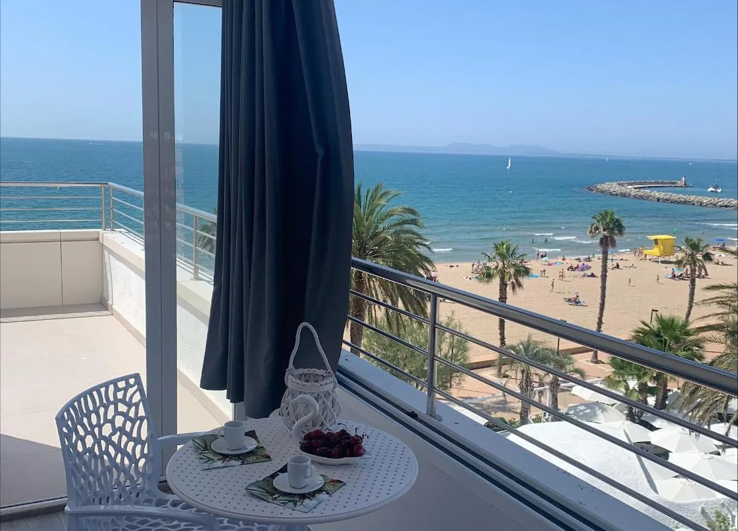Apartamento Frente Al Mar Con Una Amplia Terraza Y Vistas A La Bahia Apartment Roses 0*,  Spain